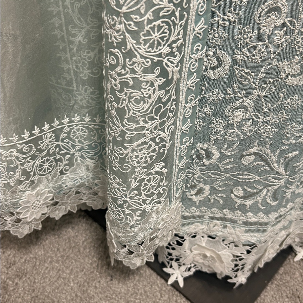 Shalwar kameez green white anarkali style with organza duppatta trousers. S - Picture 5 of 17